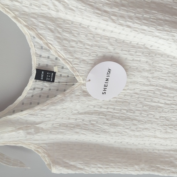 NWT V neck sleeveless top - Picture 2 of 7